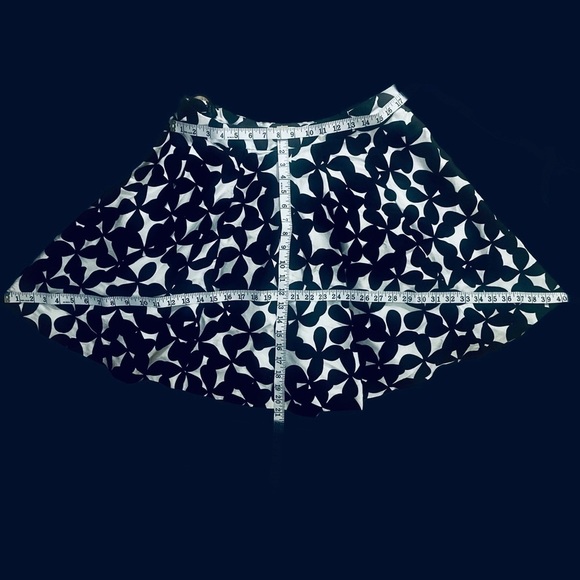 Inc Skirt dark blue flowers and white. - Picture 4 of 4